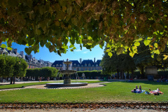 Sunbathing - Place des Vosges