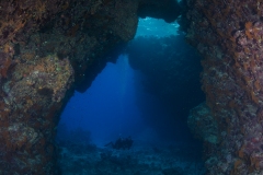 Overhangs and divers