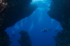 Overhangs and divers