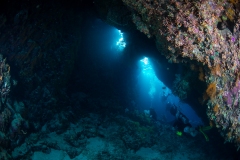 Overhangs and divers